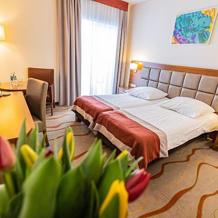 Hotel Olivia Medical Spa Skomielna Czarna Экстерьер фото