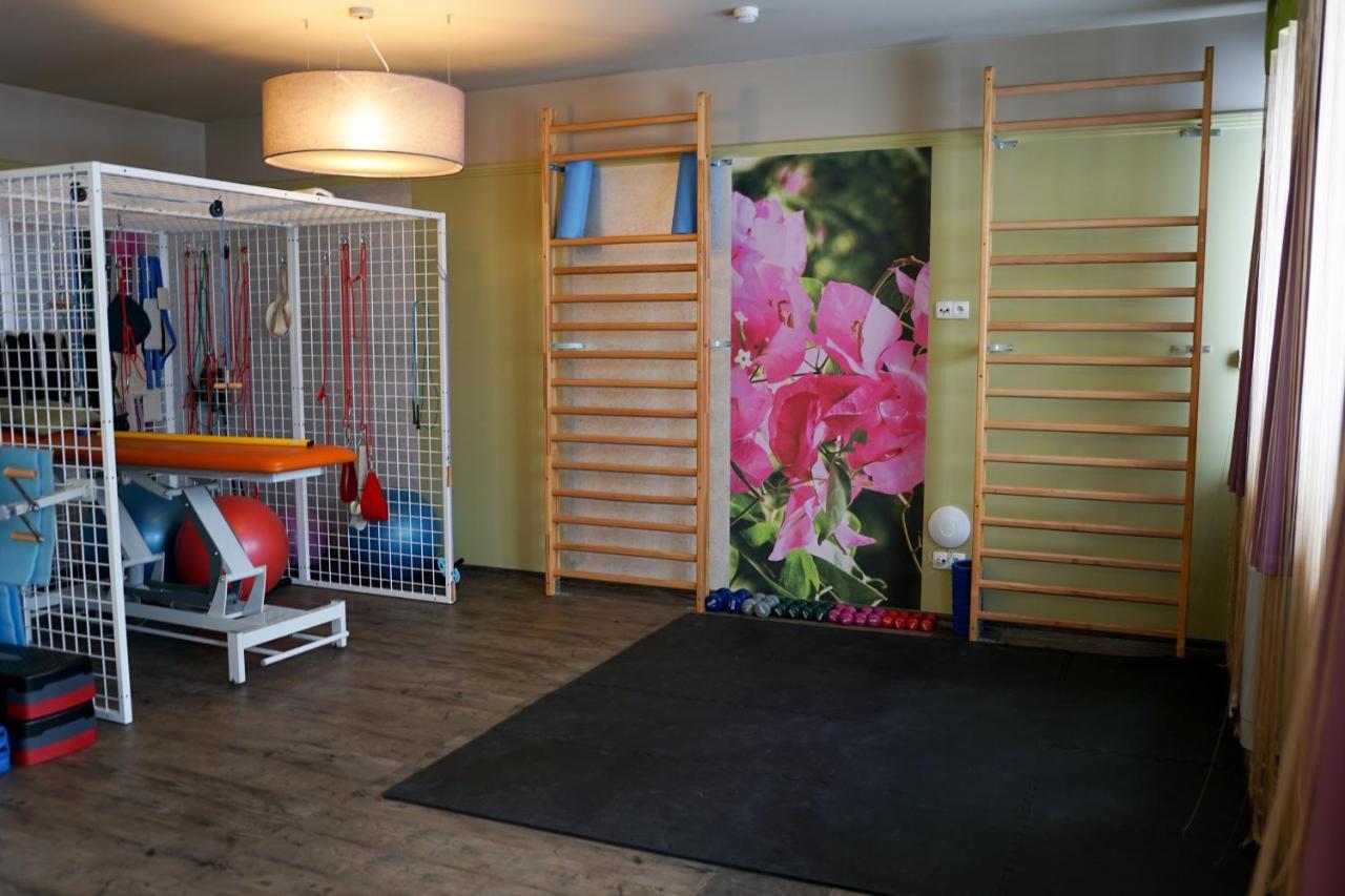 Hotel Olivia Medical Spa Skomielna Czarna Экстерьер фото