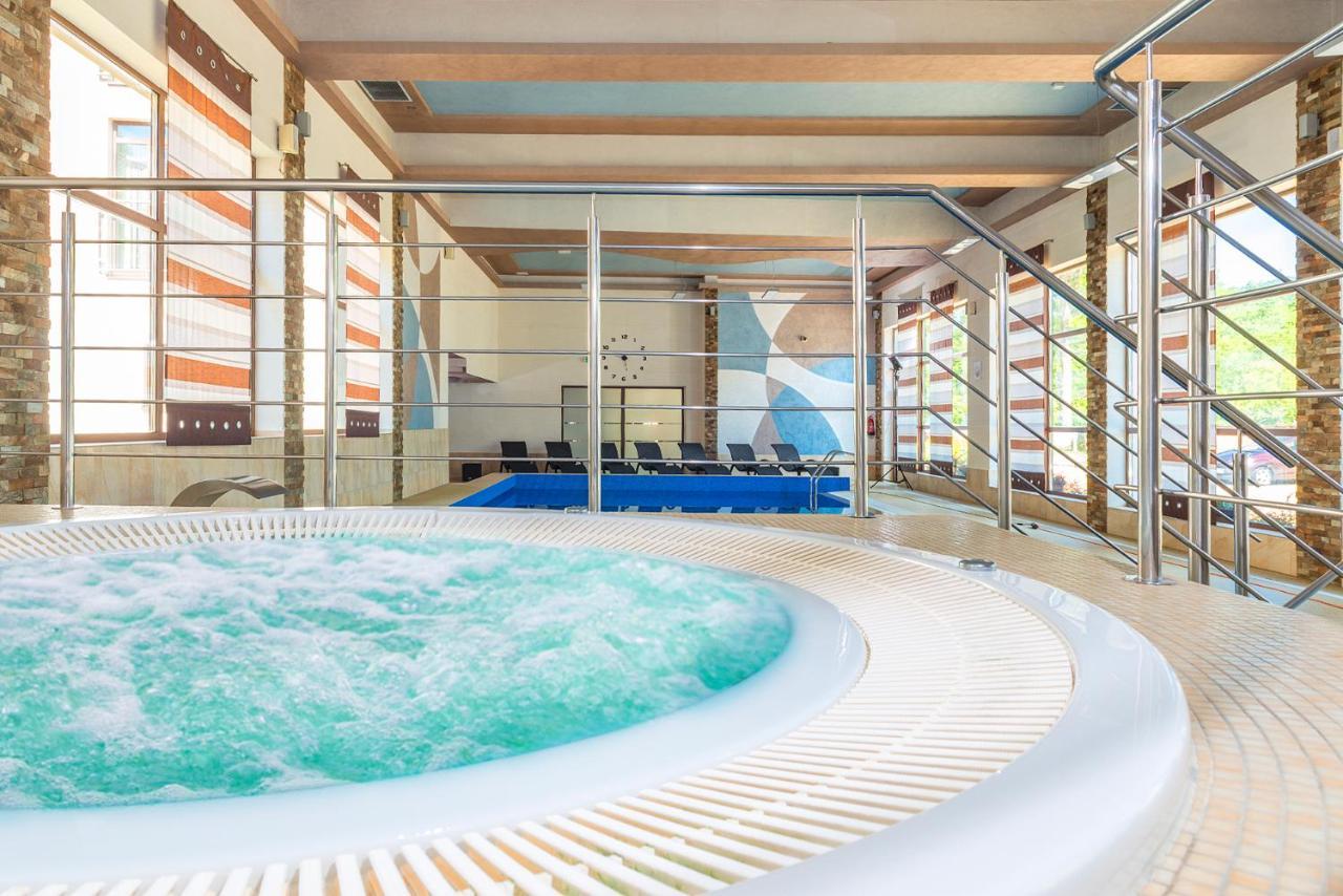 Hotel Olivia Medical Spa Skomielna Czarna Экстерьер фото