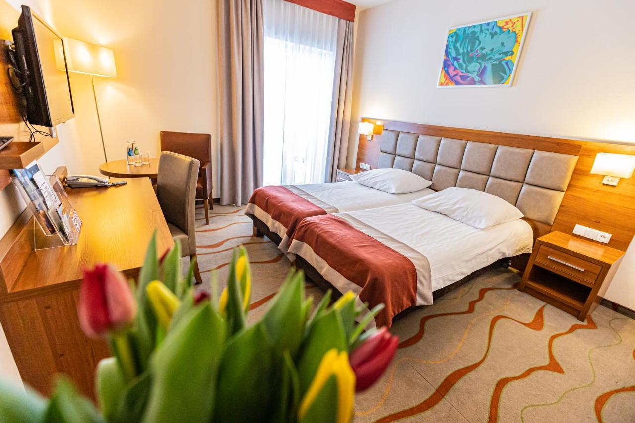 Hotel Olivia Medical Spa Skomielna Czarna Экстерьер фото