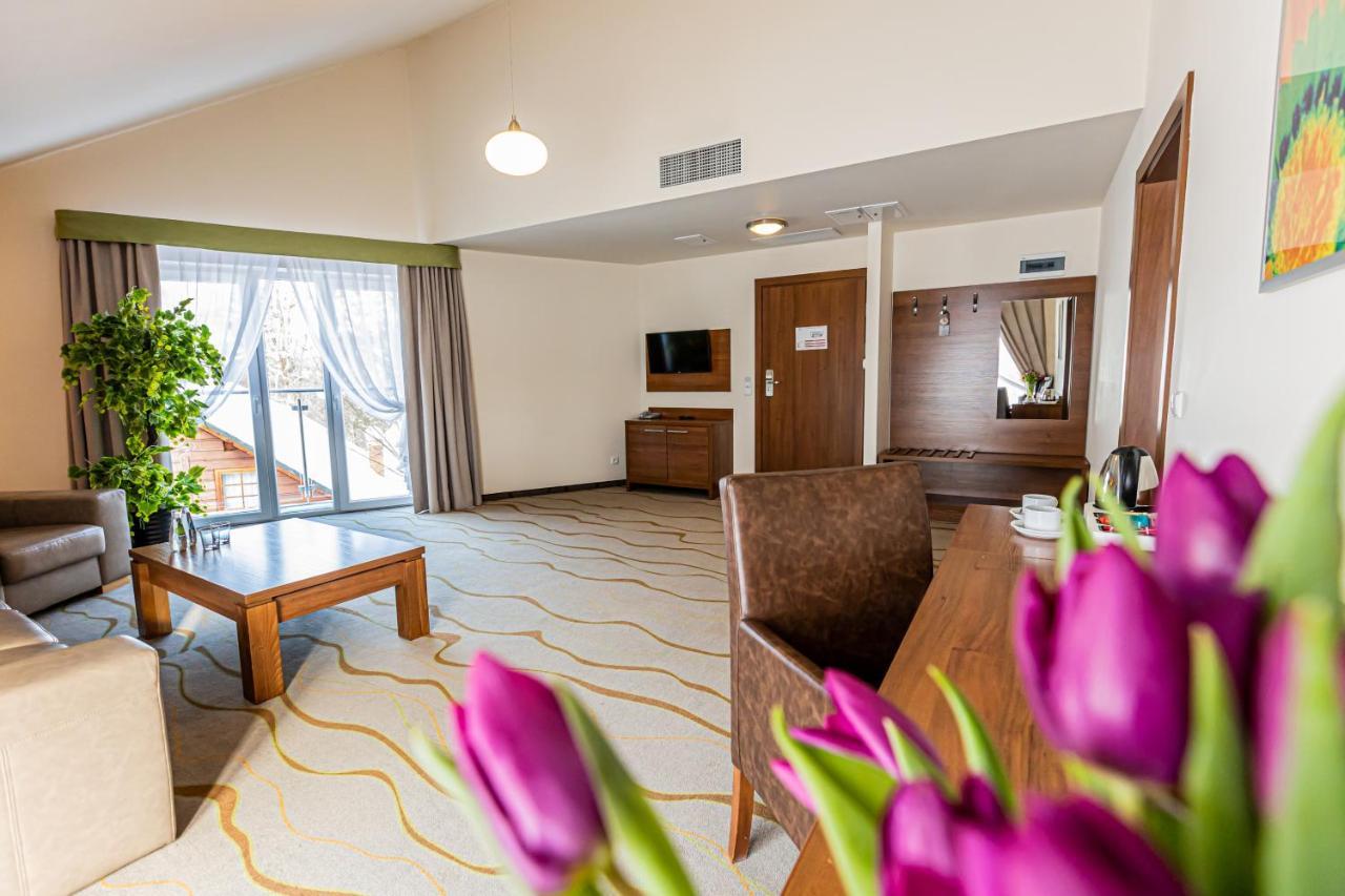 Hotel Olivia Medical Spa Skomielna Czarna Экстерьер фото