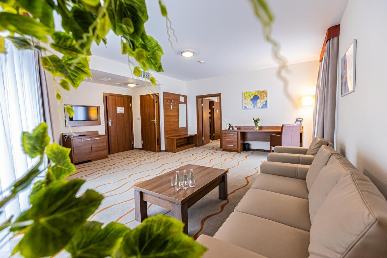 Hotel Olivia Medical Spa Skomielna Czarna Экстерьер фото