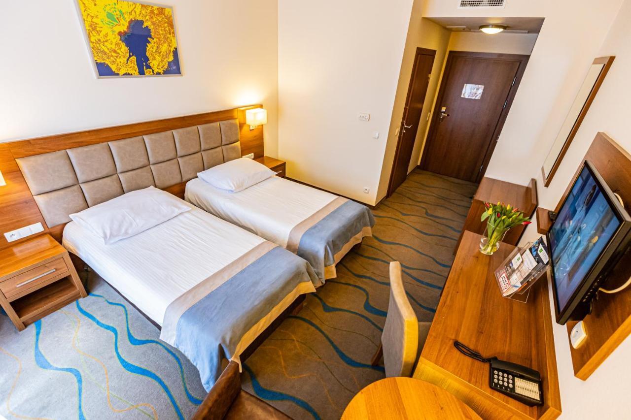 Hotel Olivia Medical Spa Skomielna Czarna Экстерьер фото