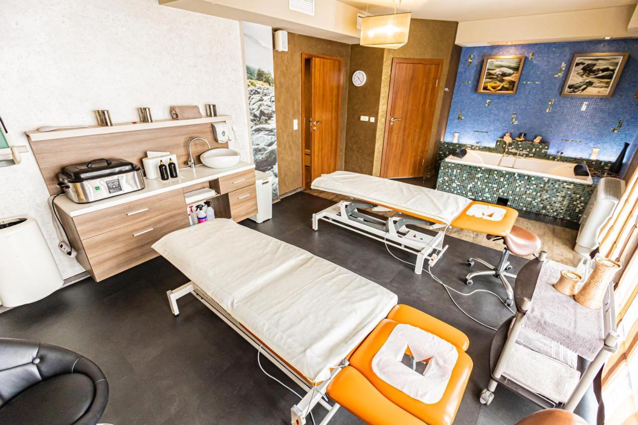 Hotel Olivia Medical Spa Skomielna Czarna Экстерьер фото