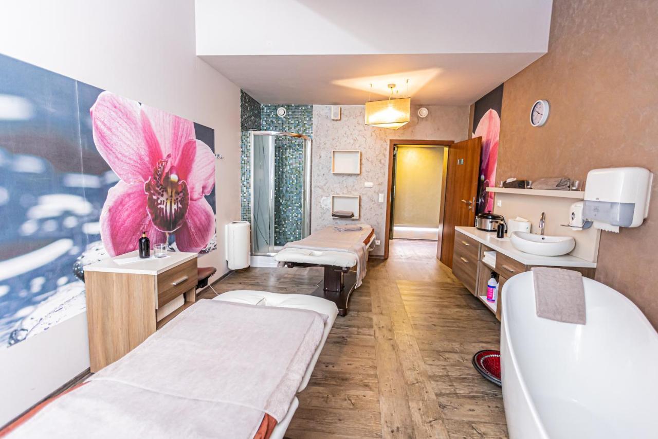Hotel Olivia Medical Spa Skomielna Czarna Экстерьер фото