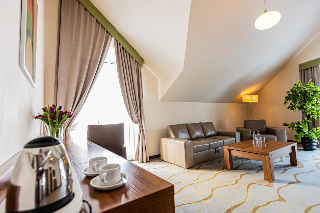 Hotel Olivia Medical Spa Skomielna Czarna Экстерьер фото