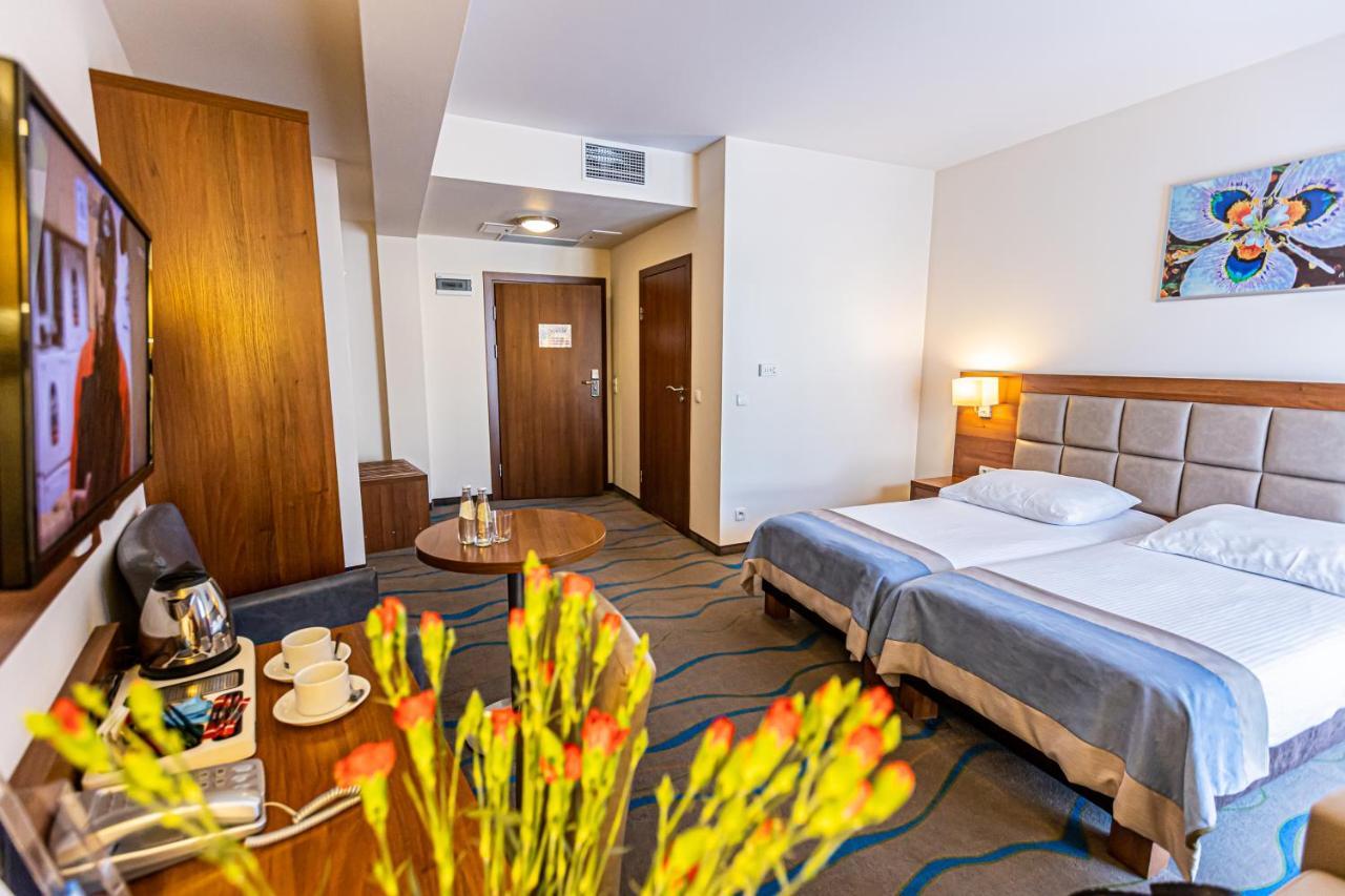 Hotel Olivia Medical Spa Skomielna Czarna Экстерьер фото