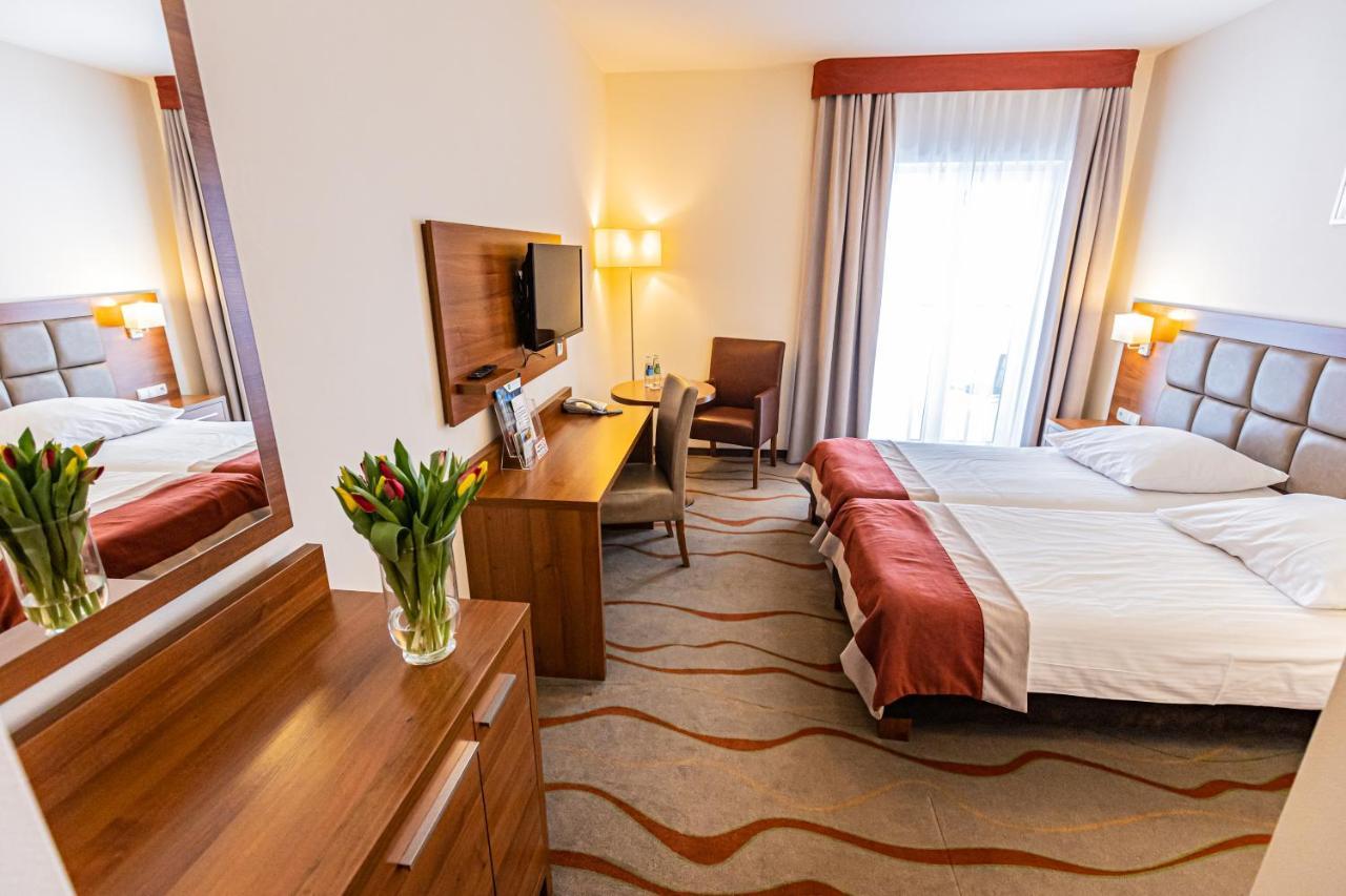 Hotel Olivia Medical Spa Skomielna Czarna Экстерьер фото