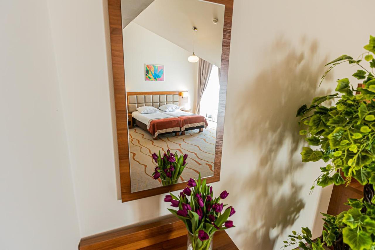 Hotel Olivia Medical Spa Skomielna Czarna Экстерьер фото