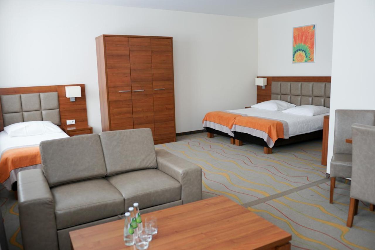Hotel Olivia Medical Spa Skomielna Czarna Экстерьер фото