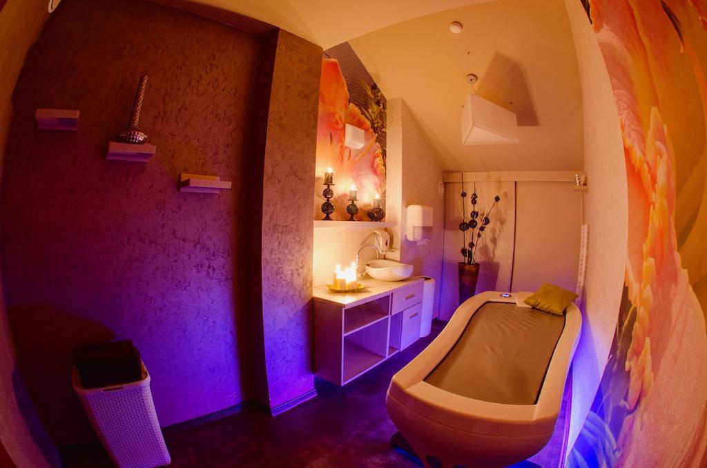 Hotel Olivia Medical Spa Skomielna Czarna Экстерьер фото